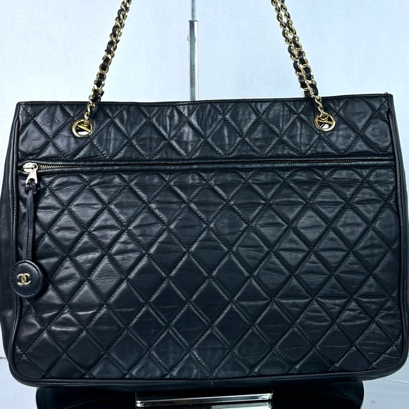 CHANEL CHARM Lambskin Shopper Tote - Picture 4 of 13